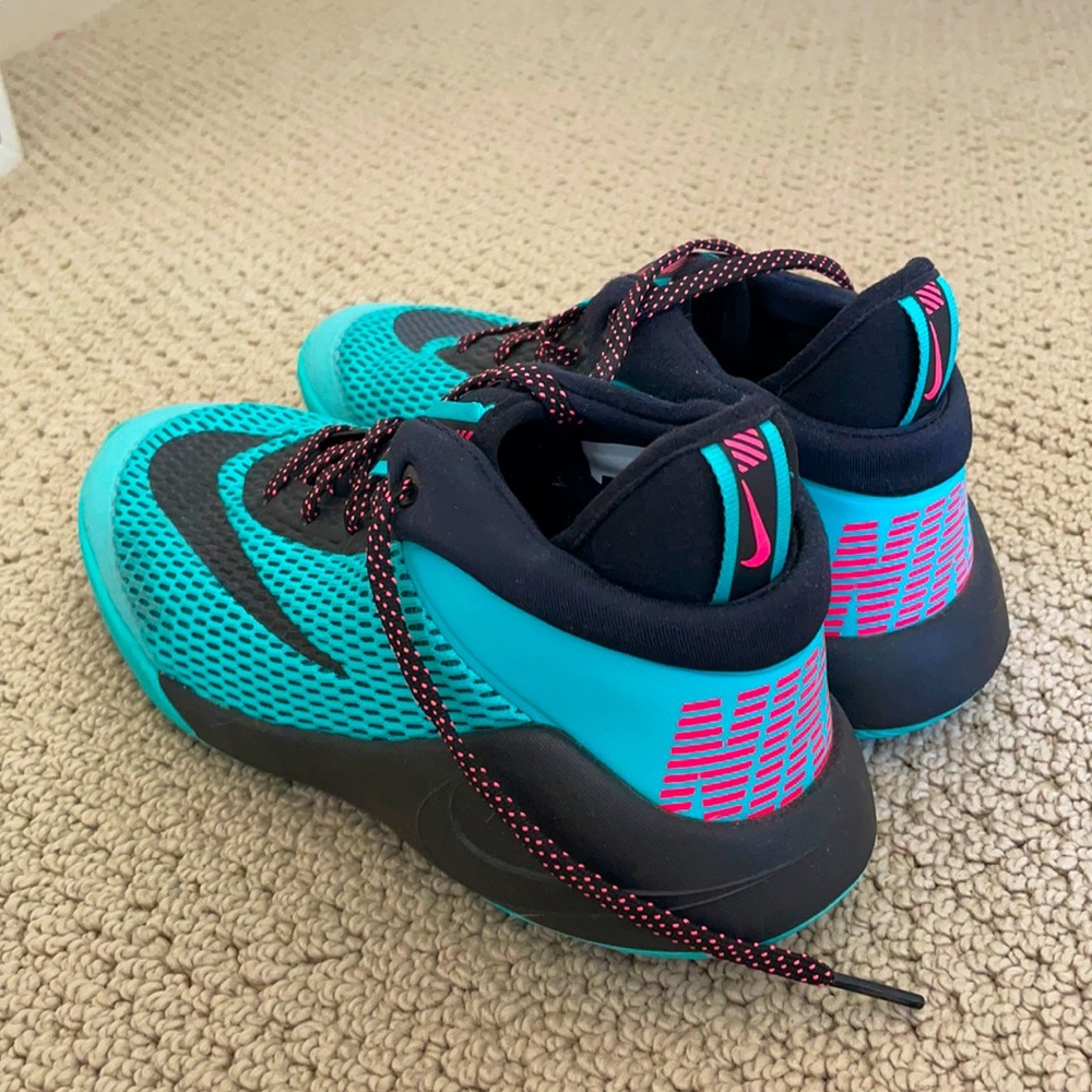 Youth size 4.5 Nike basketball shoes